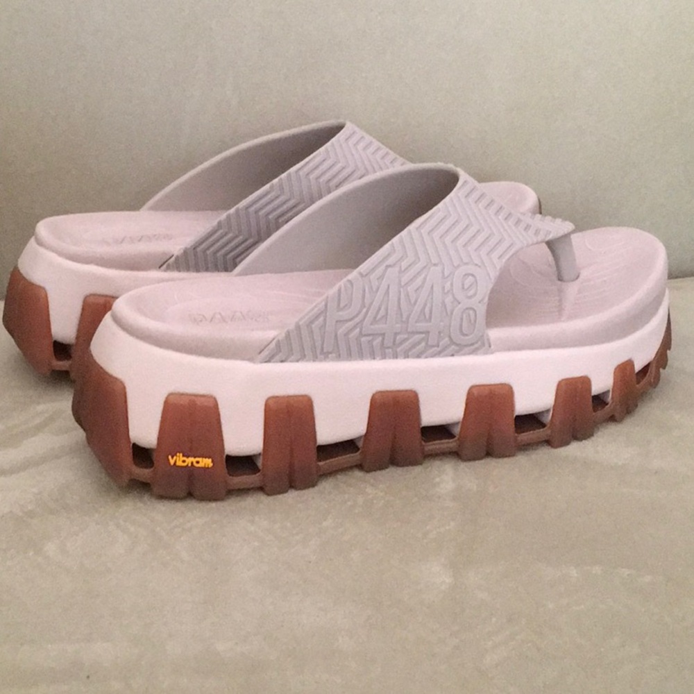 P448 Women's Gray and Brown Sandals